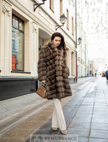 Стильное пальто из меха баргузинского соболя