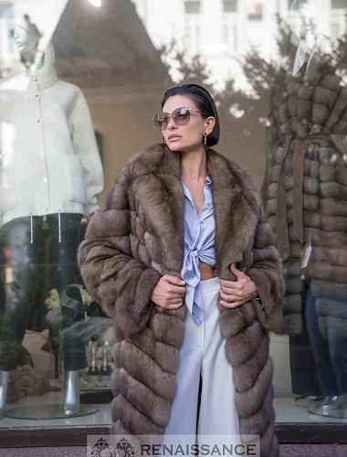 Стильное пальто из меха баргузинского соболя