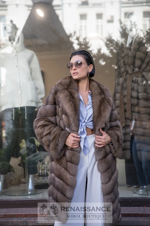 Стильное пальто из меха баргузинского соболя