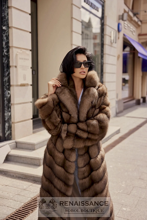 Пальто из баргузинского соболя с английским воротником в диагональной раскладке