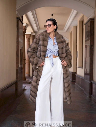 Элегантное пальто из меха соболя