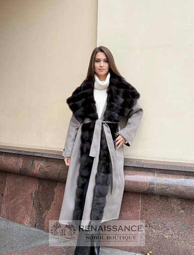Пальто из кашемира с шалью из меха соболя