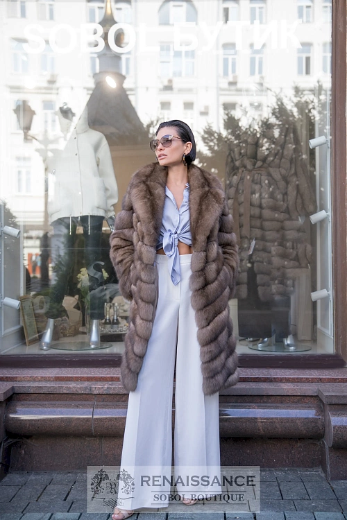 Стильное пальто из меха баргузинского соболя