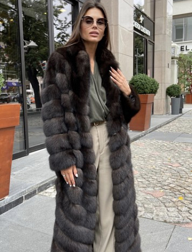 Эффектное, длинное пальто из меха соболя