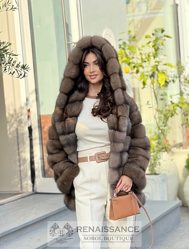 Короткая шуба из соболя с капюшоном 