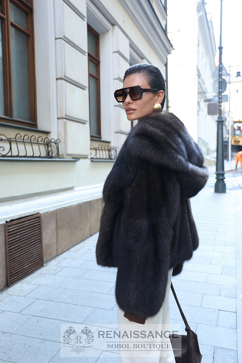 Жакет с капюшоном из цельного соболя