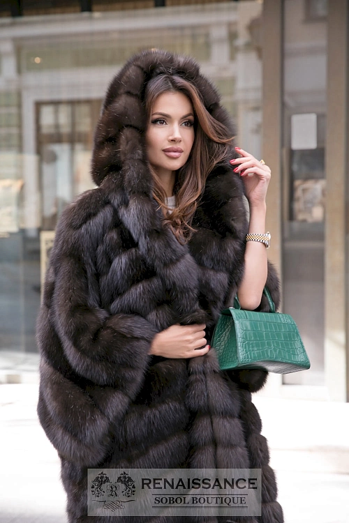 Роскошное манто из меха баргузинского соболя