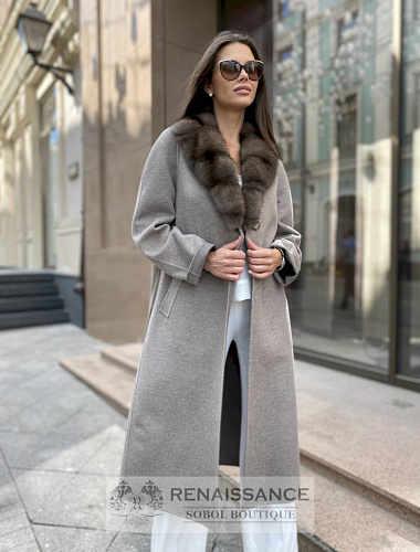 Классическое пальто из кашемира Loro Piana с соболем