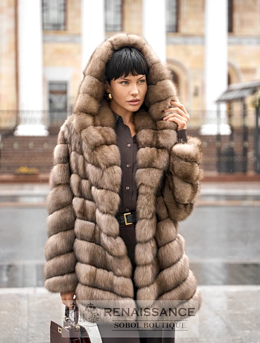 Короткая шуба из соболя с капюшоном