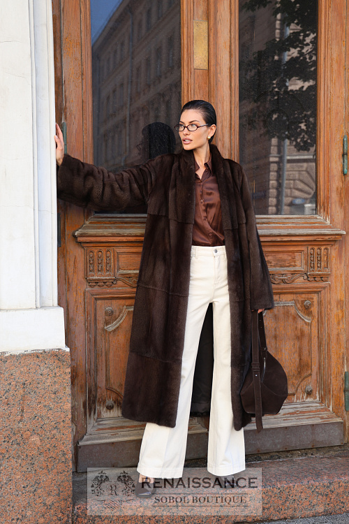 Классическая шуба из меха норки в цвете шоколад