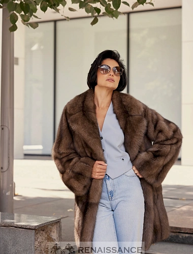 Стильное полупальто из  соболя в вертикальной раскладке