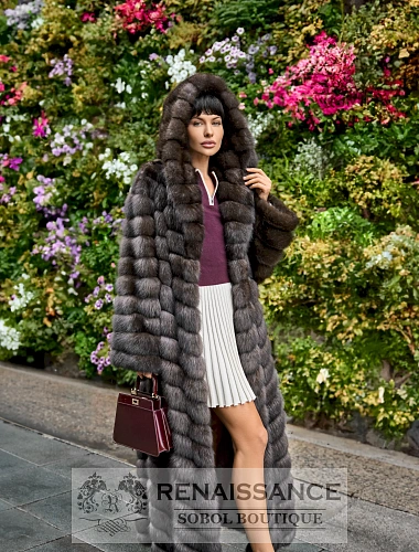 Соболиная шуба с капюшоном