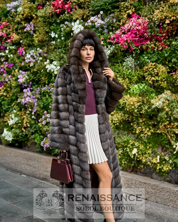 Соболиная шуба с капюшоном