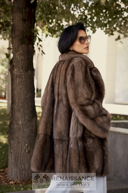 Стильное полупальто из  соболя в вертикальной раскладке