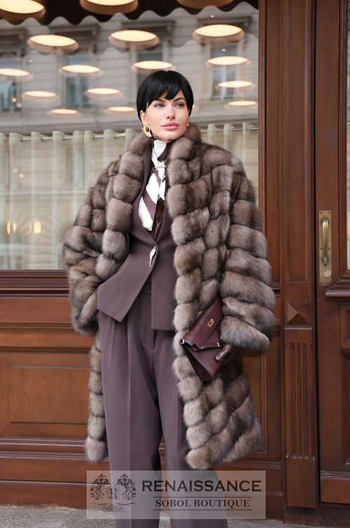 Шуба из светлого соболя,  V образный воротник
