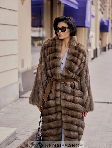 Изысканное пальто из меха баргузинского соболя в комбинированной раскладке