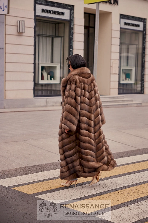 Пальто из баргузинского соболя с английским воротником в диагональной раскладке