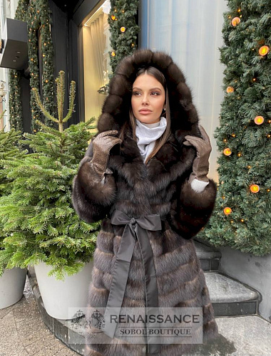 Универсальная шубка с капюшоном из меха соболя