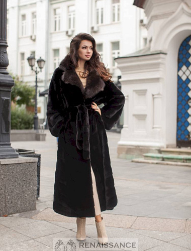 Пальто из меха норки с воротником из соболя