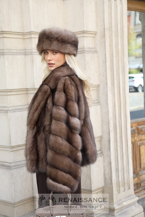 Полушубок из соболя в стиле ретро