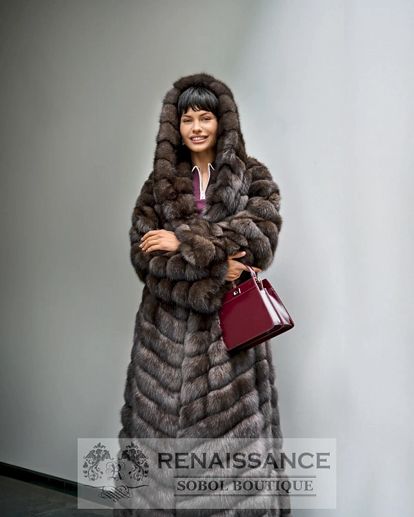 Соболиная шуба с капюшоном