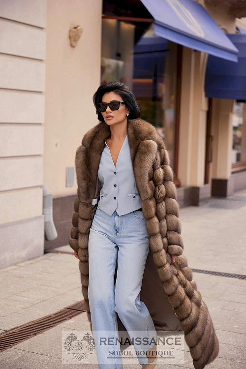 Пальто из баргузинского соболя с английским воротником в диагональной раскладке