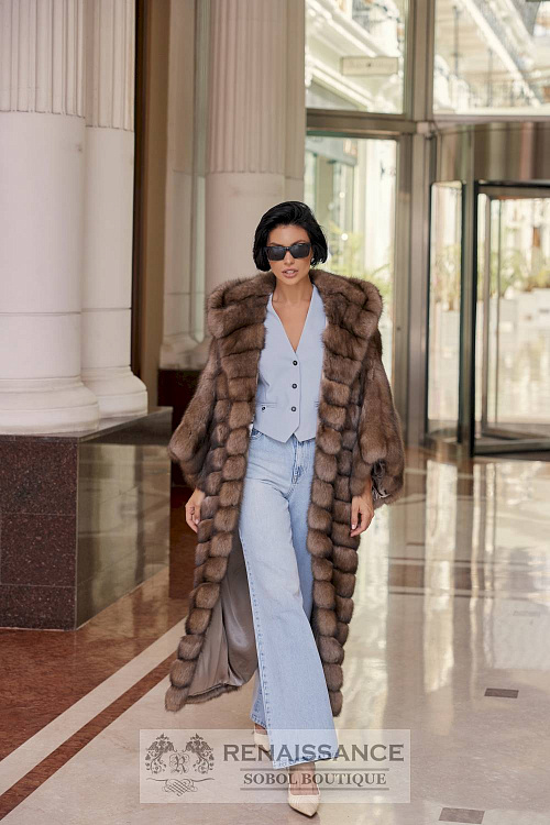 Длинная шуба с капюшоном из меха баргузинского соболя