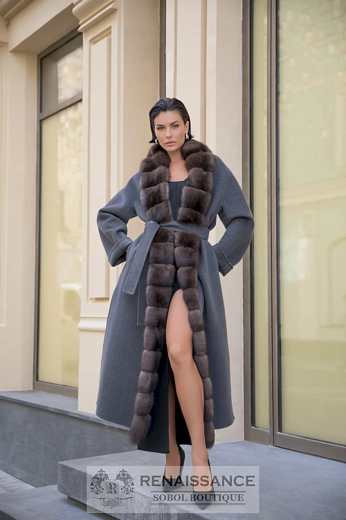 Классическое пальто из кашемира Loro Piana с соболем