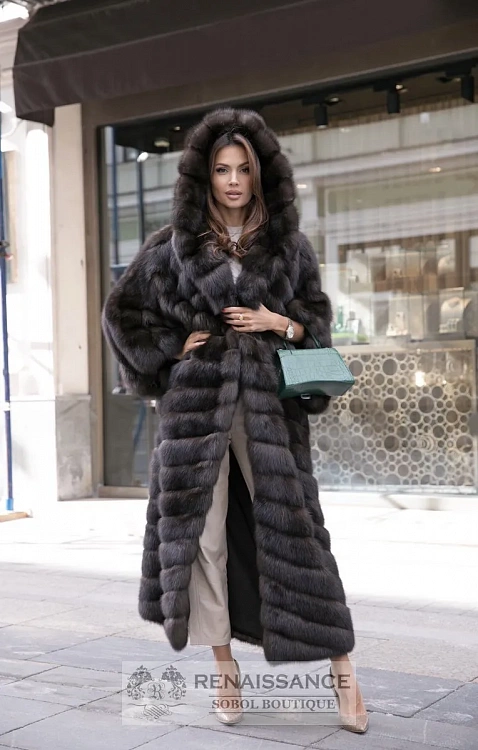 Роскошное манто из меха баргузинского соболя