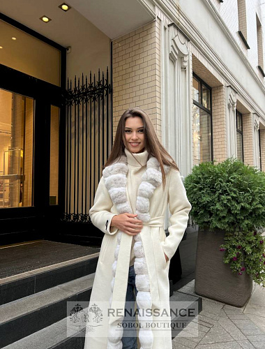 Длинное пальто с мехом шиншиллы