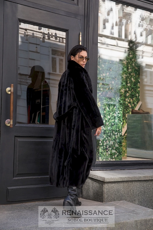 Длинная классическая шуба из норки