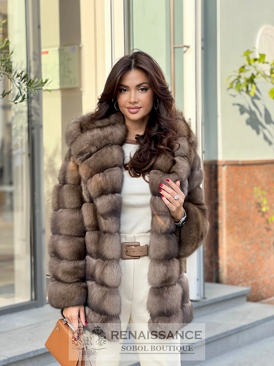 Короткая шуба из соболя с капюшоном 