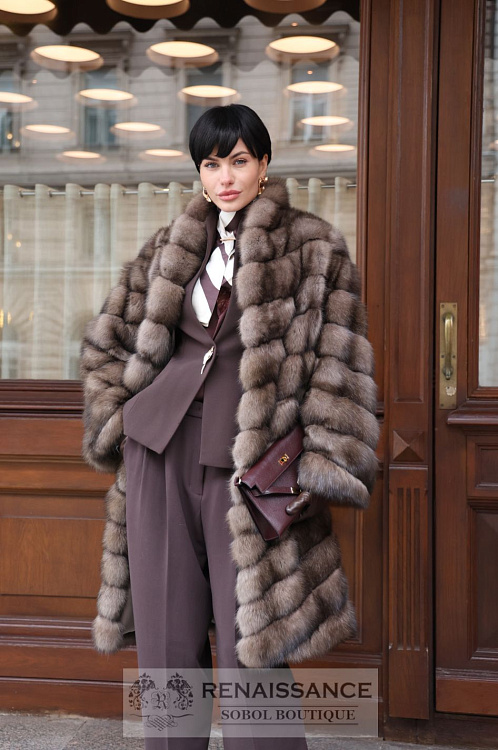 Шуба из светлого соболя,  V образный воротник