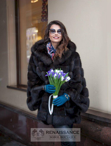 Шуба-автоледи с капюшоном из меха соболя