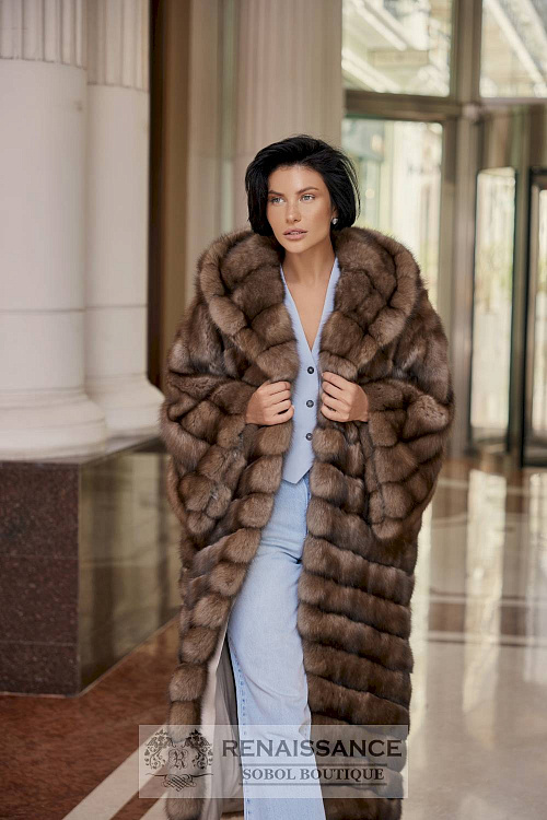 Длинная шуба с капюшоном из меха баргузинского соболя