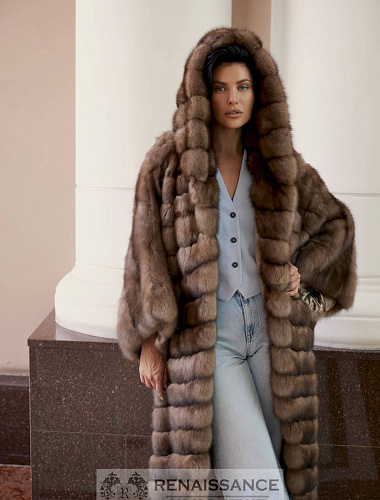 Длинная шуба с капюшоном из меха баргузинского соболя