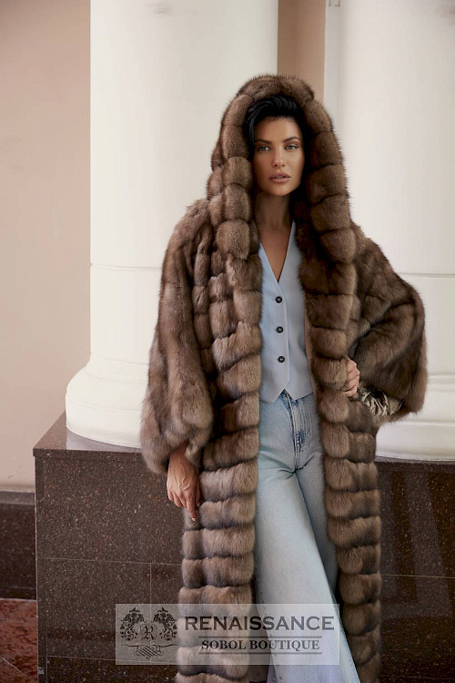 Длинная шуба с капюшоном из меха баргузинского соболя