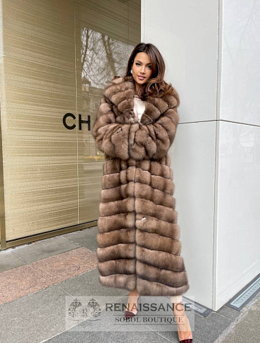 Роскошная, длинная шуба из светлого соболя